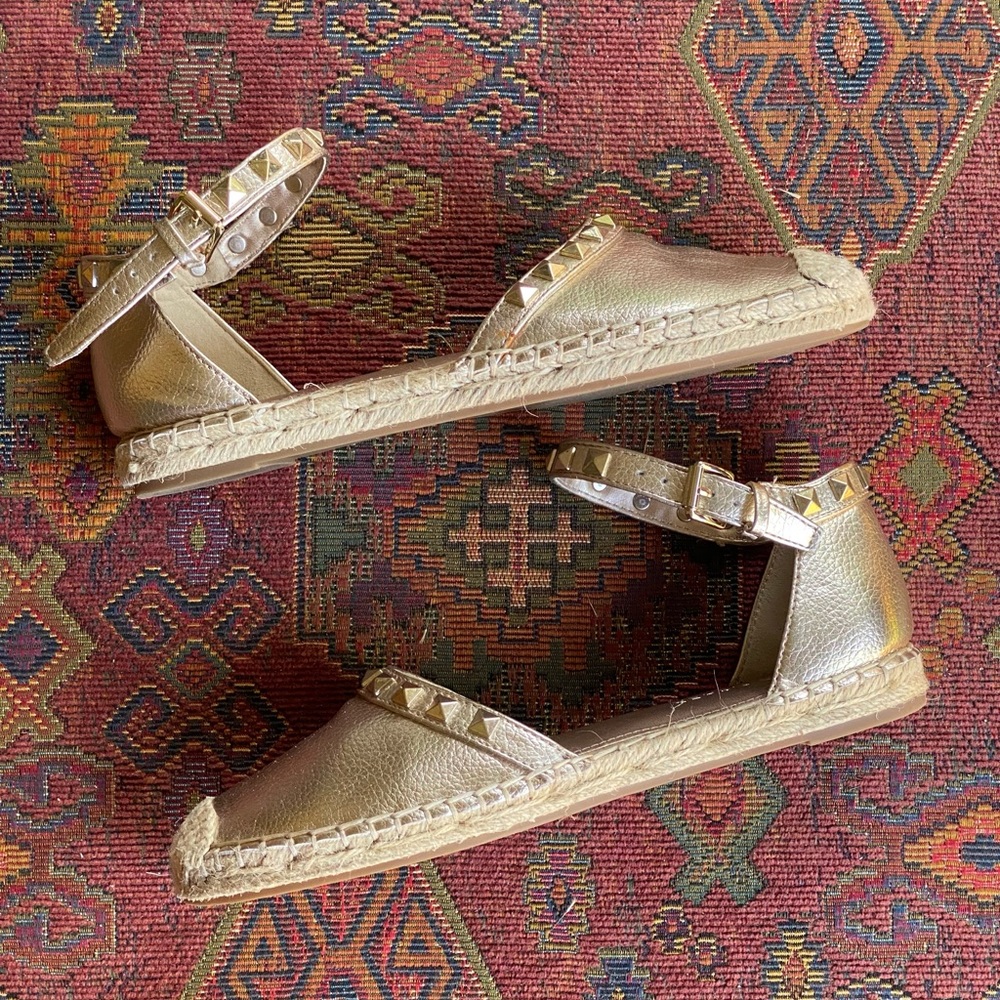 Marc Fisher “Graze2” Gold Studded Ankle Strap Flat Espadrilles Sandals 6